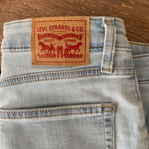 New Levi’s High Rise Flare / Light Wash / Size 30 - Picture 3 of 6